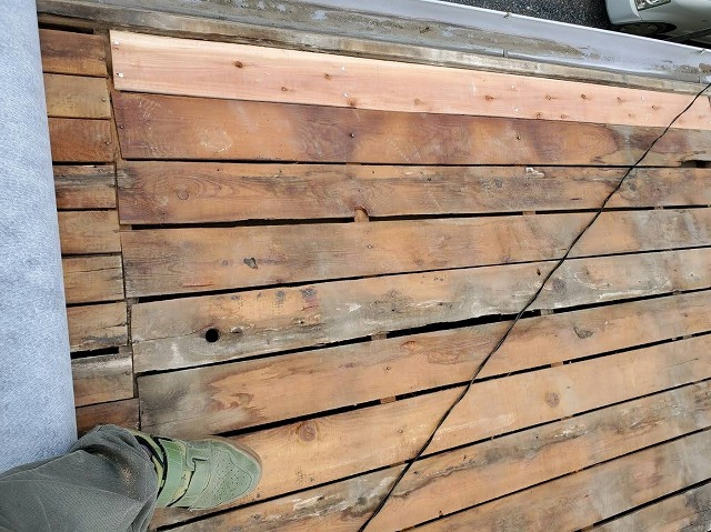 セメント瓦葺き直し腐った野地板を交換