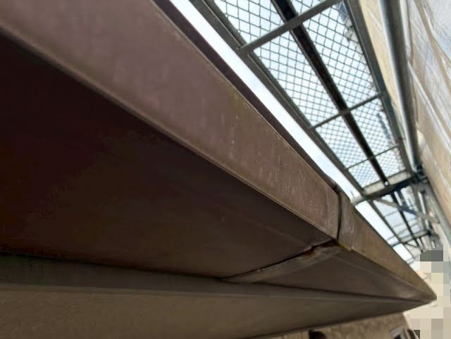 水戸市　付帯部も外壁と一緒に塗装　雨樋塗装前の写真