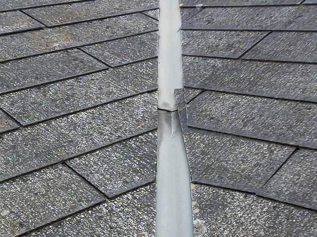 石岡市スレート谷板金の屋根材ずれ