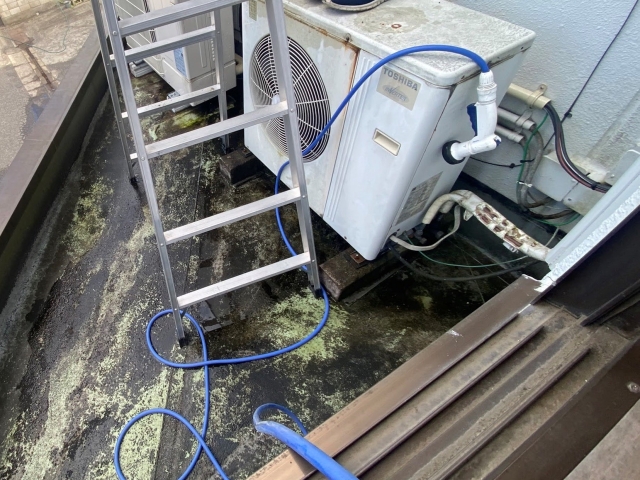 陸屋根の散水調査を実地