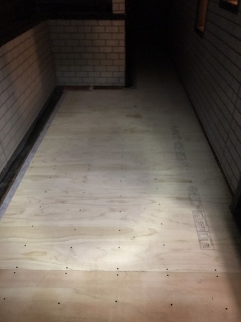 奥行き部分まで床下地施工完了
