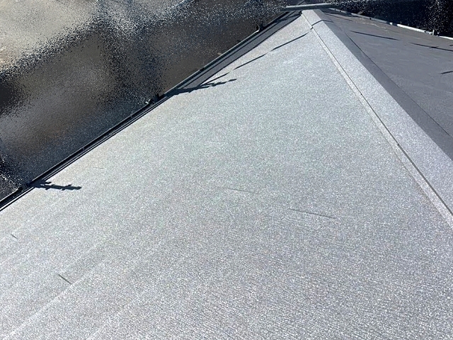 水戸市のミサワホーム住宅のスレート屋根をスーパーガルテクトによるカバー工事を実施