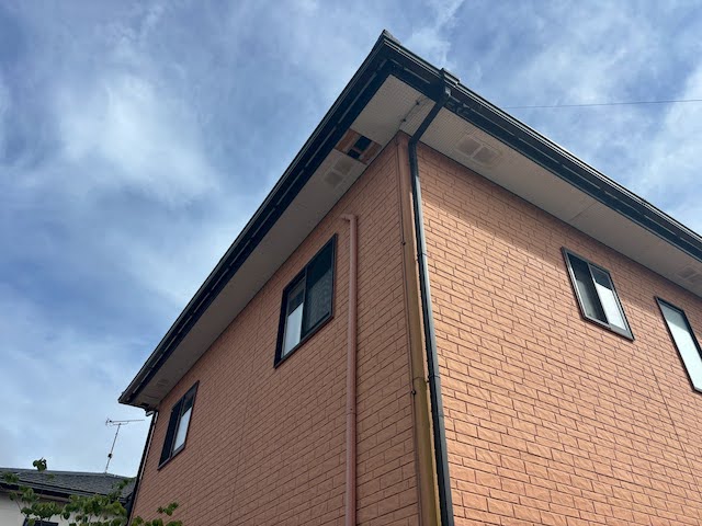 ひたちなか市　軒天脱落修繕　施工前の写真
