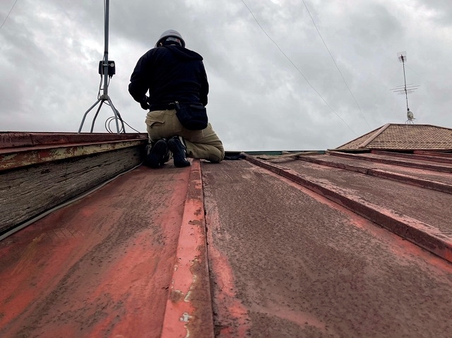 トタン屋根葺き替えまたは棟板金の交換を提案