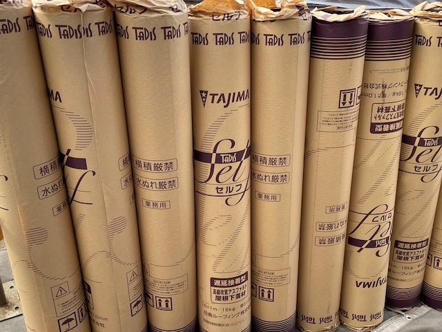 粘着式防水紙を敷設