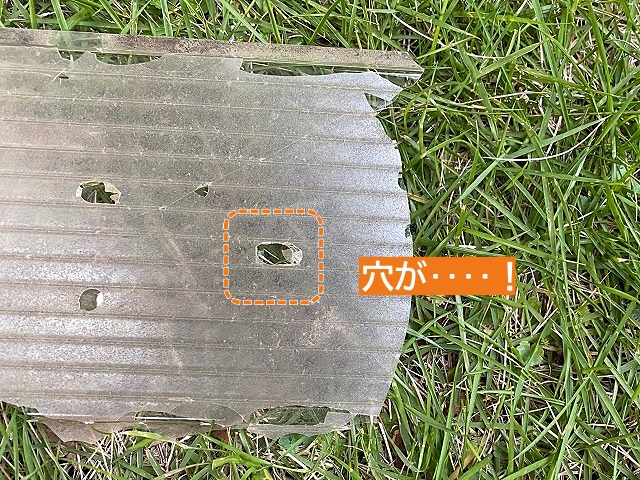 指で簡単に穴があいた中空板