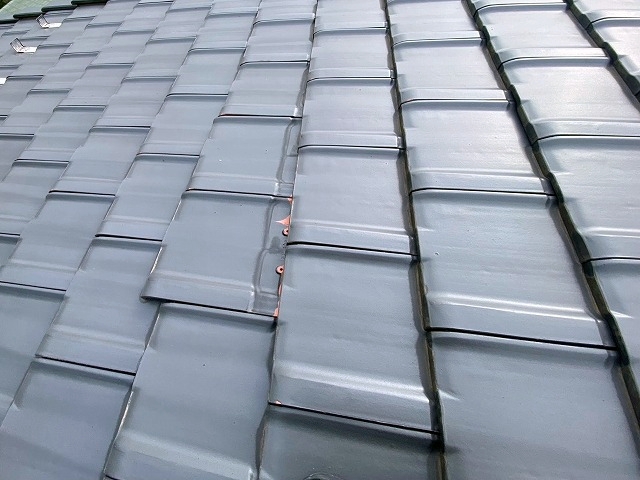 ケラバ瓦の脱落による平板瓦の破損調査