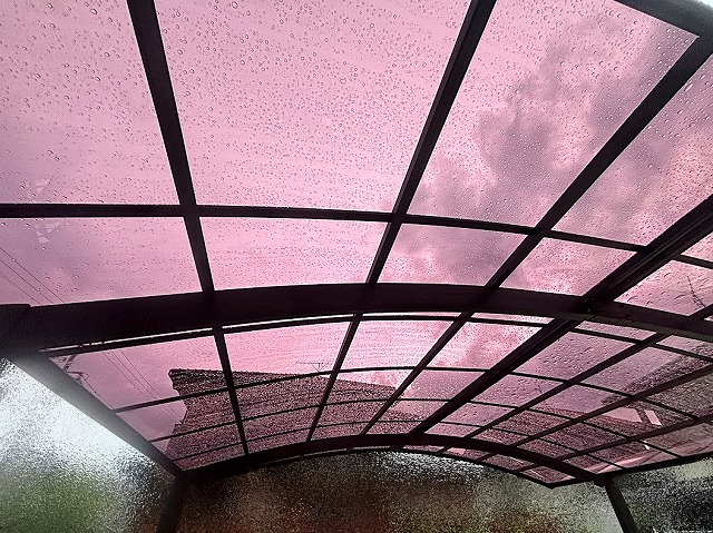 ポリカ製に交換が完了した石岡市のカーポート