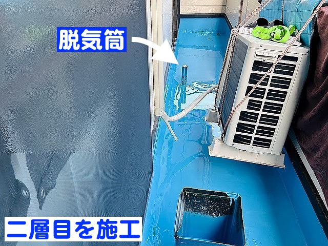 二層目のウレタン樹脂を塗布のベランダ