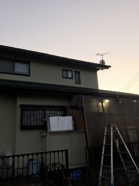 1階北側の交換は陽が落ちる前に完了