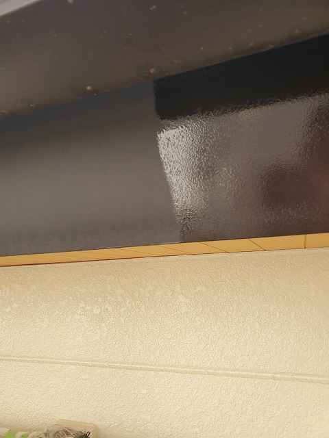 鼻隠しに塗装を半分まで施した画像