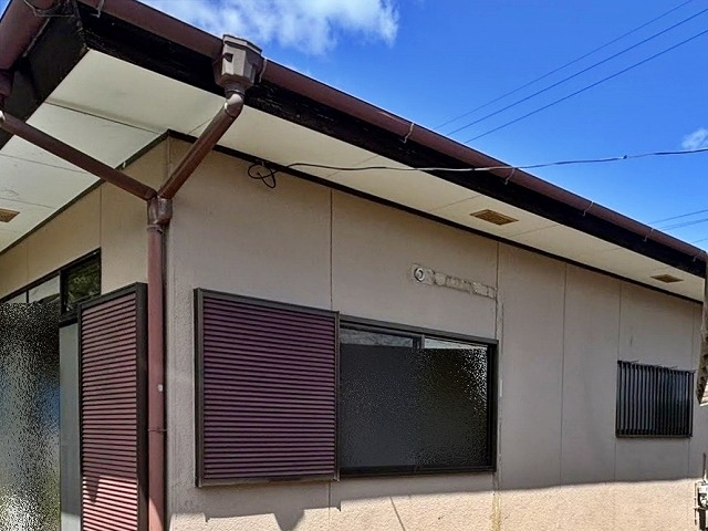 くすんだ色合いの外壁塗装前に水戸市の住宅