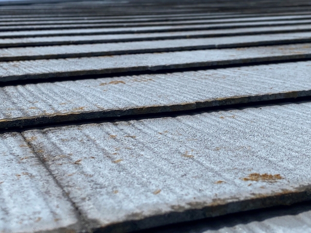 塗膜が剥離気味のコロニアル