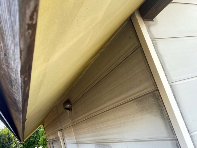 軒先の軒天の出幅部分