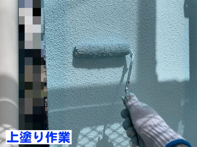 鹿嶋市　外壁ひび割れ部をアレススーパーホルダーＧで補修後　中塗り塗装の写真