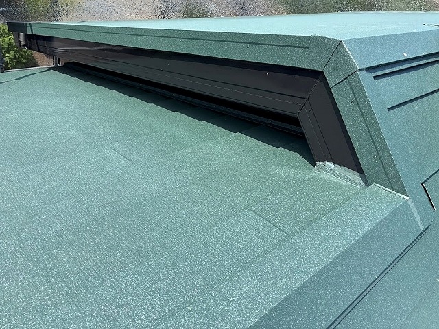 漏水対策を強化した棟違い屋根