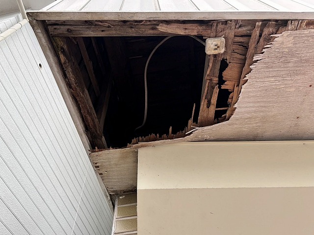 漏水して傷みが進行した排水ドレン部周辺