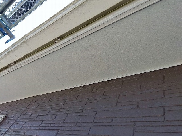 破損した原因を解決した後に軒天を補修