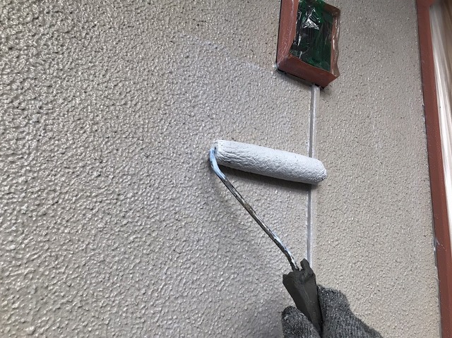 リシン吹付モルタル外壁下塗り中