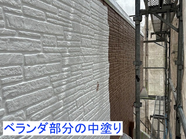 ベランダ部分の中塗り作業