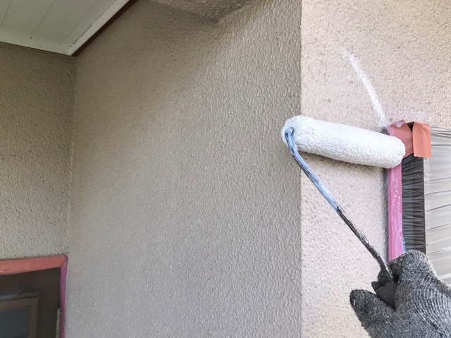 リシン吹付モルタル外壁下塗り完了