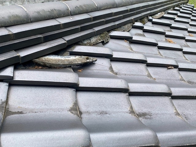 築23年年の漆喰は棟瓦取り直しが必要