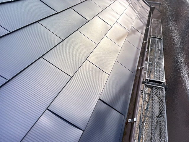 カバー工事で耐久性や耐食性が向上したひたちなか市の築35年の屋根