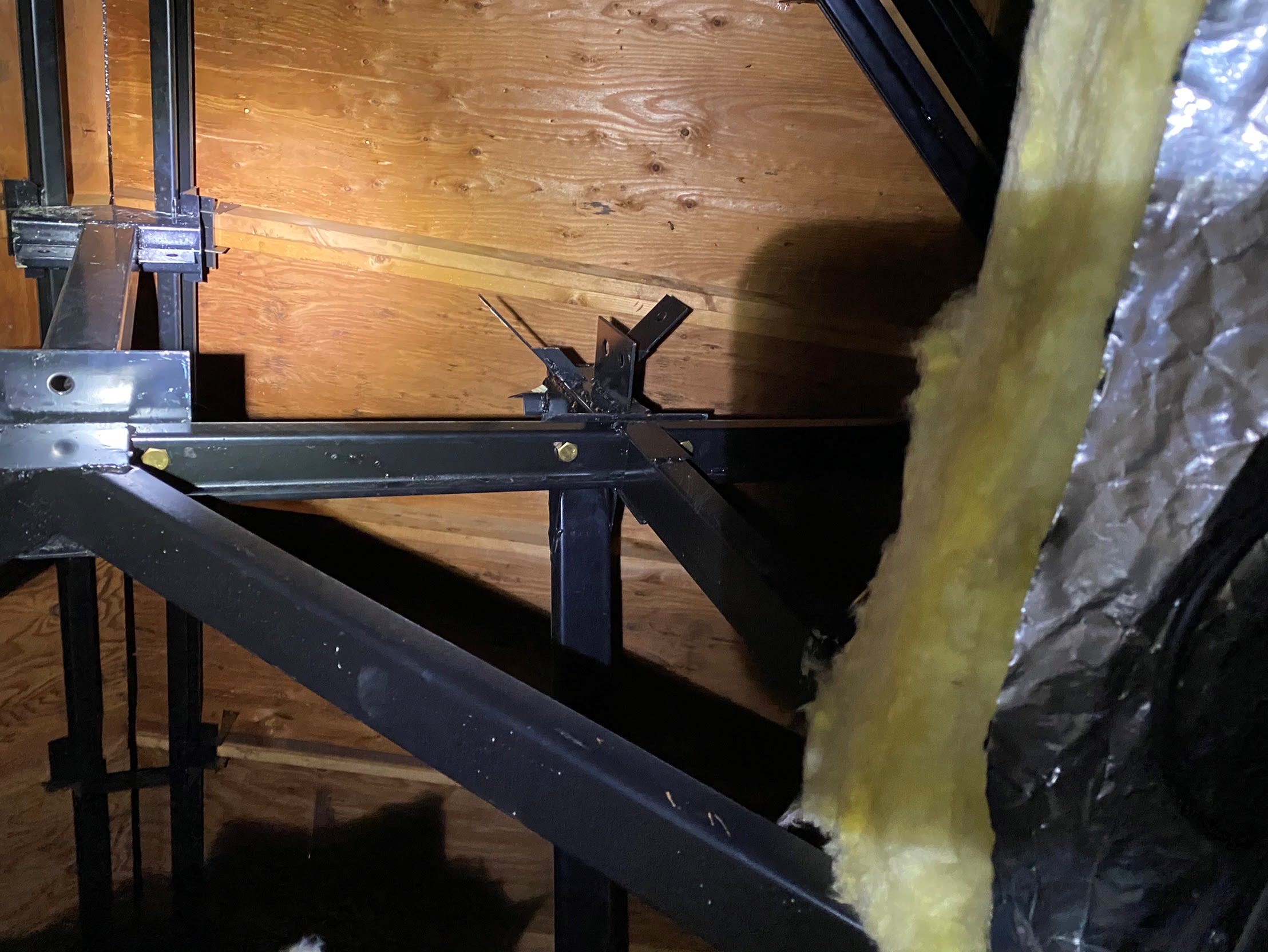 16提コロニアル屋根の天井裏は雨漏りもなく良好