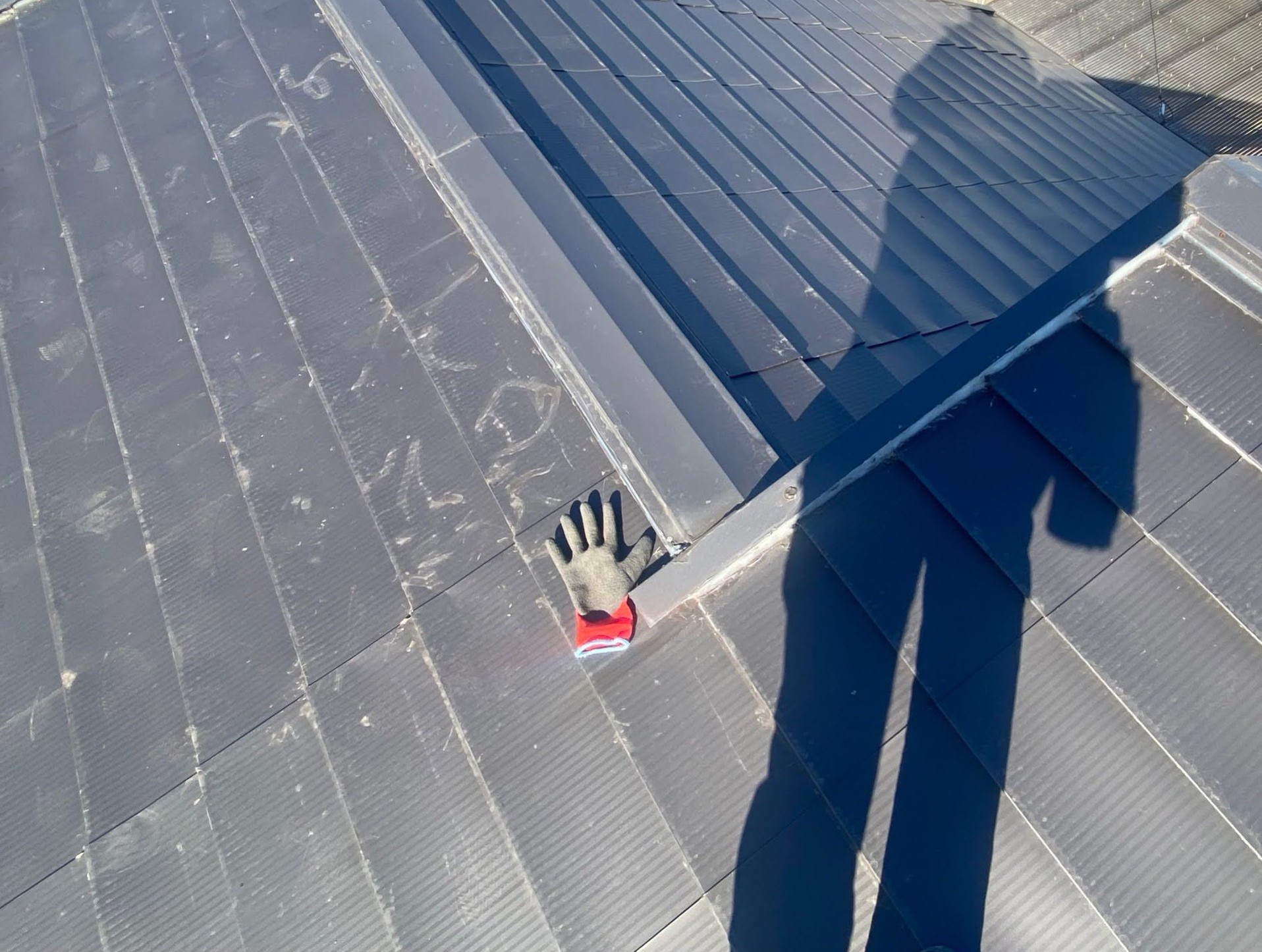 間違った施工をされた金属屋根