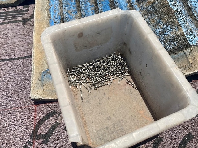 セメント瓦の葺き直しにステンレス釘を使用