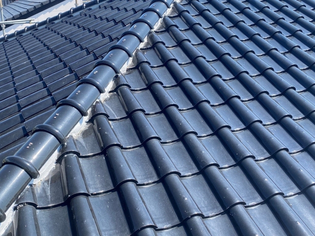 既存の瓦を再利用して屋根を葺き直す