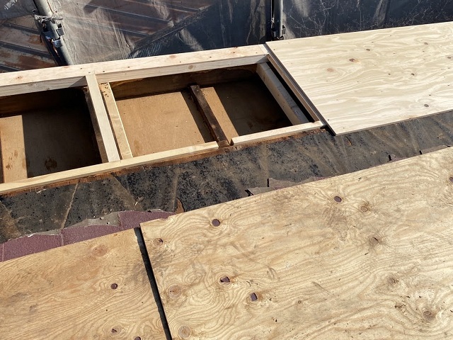 屋根下地の骨組みを補強