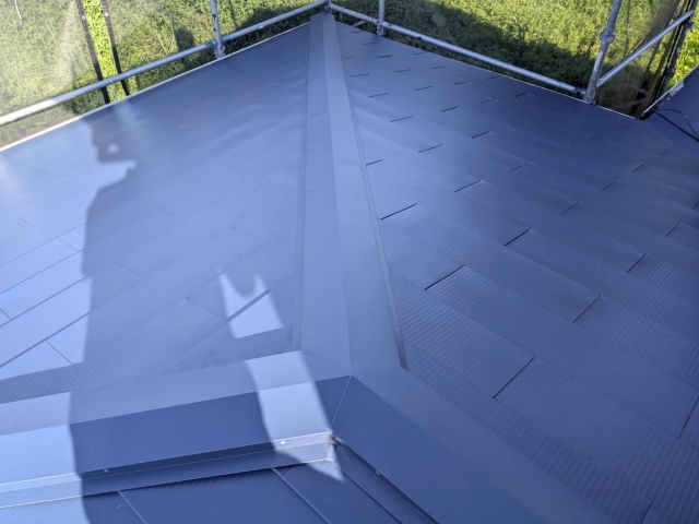 セメント瓦屋根からタフワイドに葺き替え完成