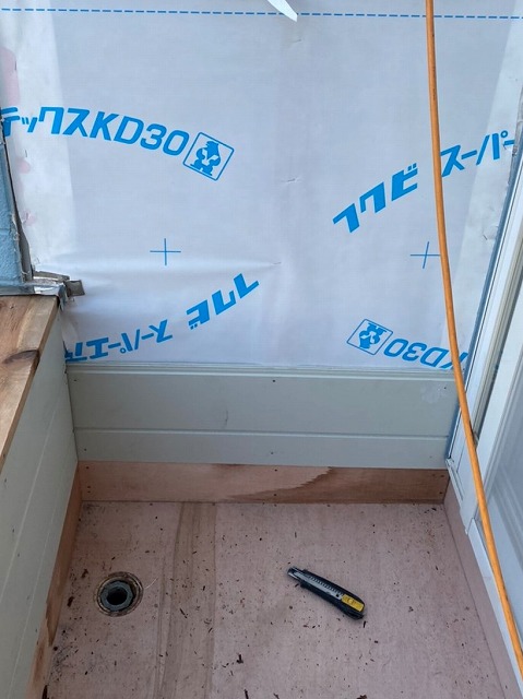 腰壁にフクビの透湿シートを施工