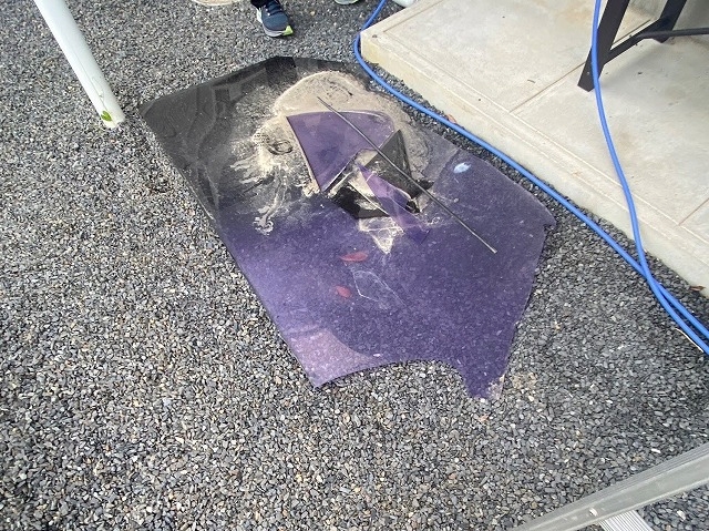 日立市落雪によるテラスのアクリル屋根破損