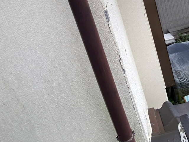 外壁の劣化はブリード現象可能性もあり