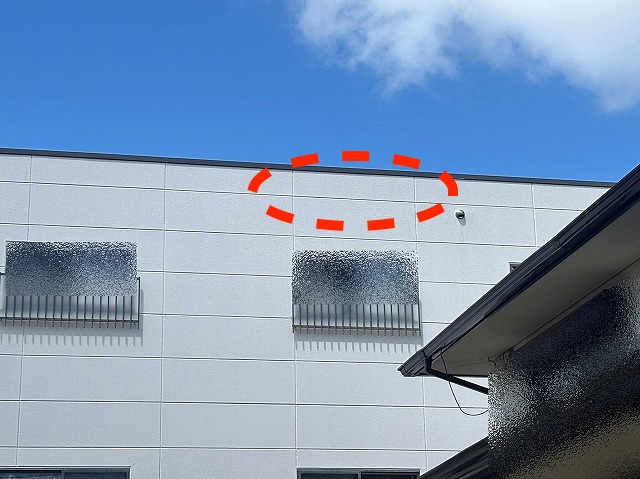 数ヶ月に他業者が修理したマンションの陸屋根で雨漏りが再発