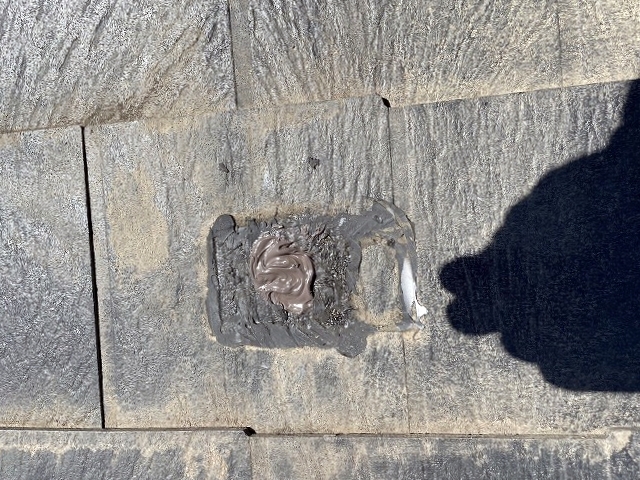 全てのビス穴にシーリングで漏水対策