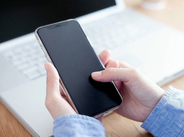 屋根が破損しても電話しづらいお客様の本音