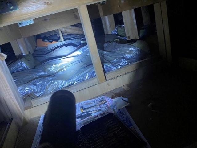 トイレ雨漏り調査天井裏確認