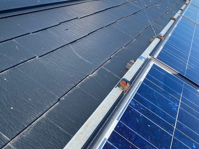 屋根工事の際は太陽光パネルの脱着が必要