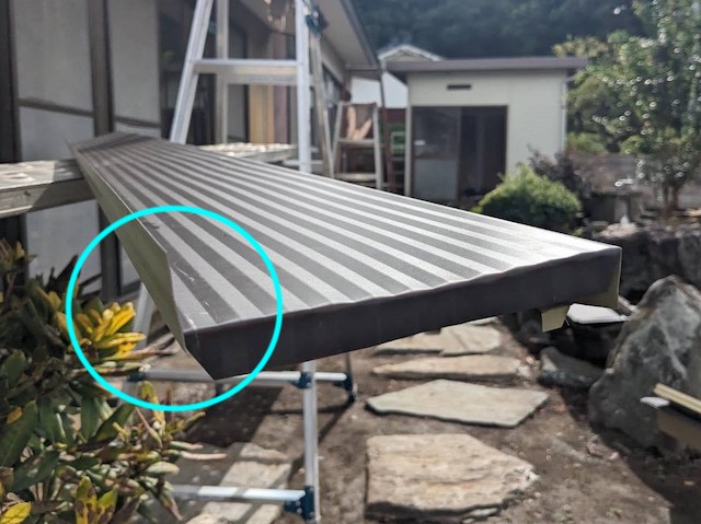 ガルバリウム板金の端部を折り返して加工