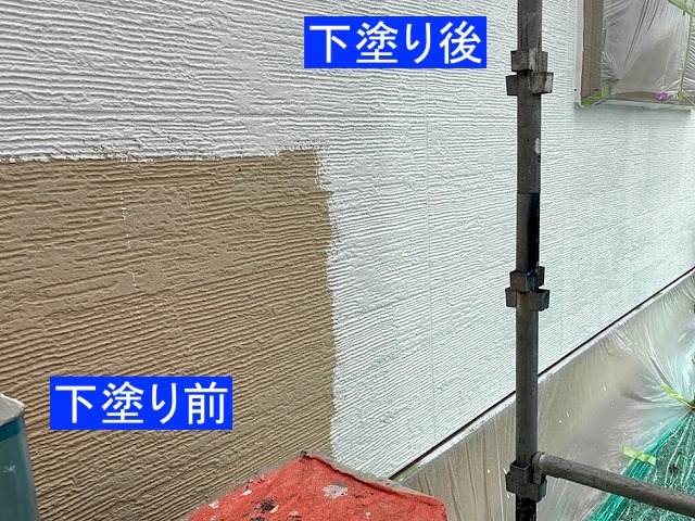 塗料の密着を向上させるための外壁の下塗り作業
