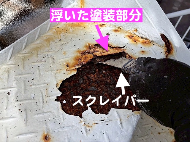 高圧洗浄の後に行う鉄骨階段の3種ケレン作業