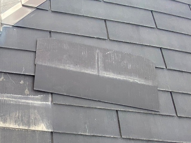 留め具を施工した様子のない、下穴が綺麗な状態の化粧スレート