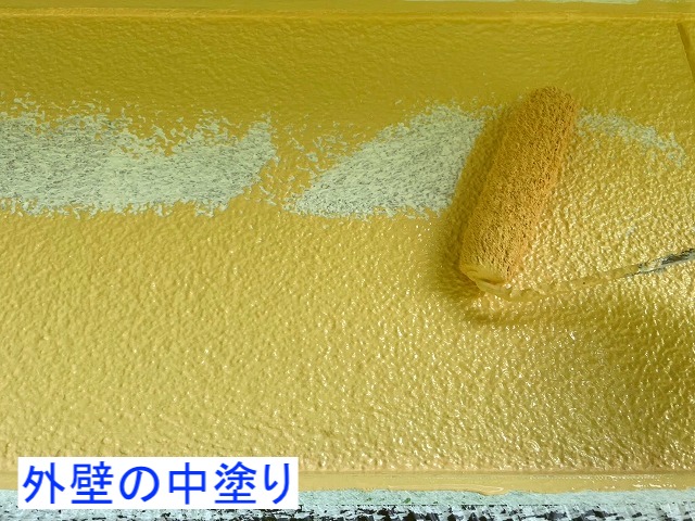 同じ塗料を使用しても日向と日陰では見え方が異なる