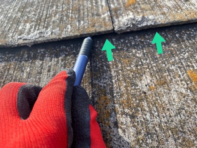 反りが目立つ築30年のコロニアル屋根