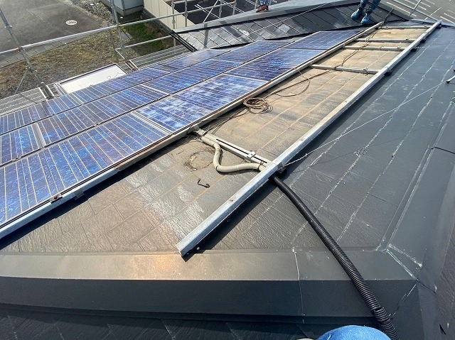 太陽光モジュール撤去作業中