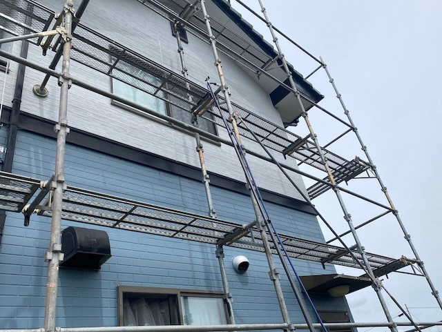 屋根修繕用に架設した足場