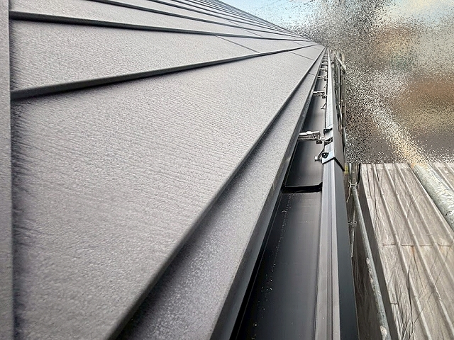 非常に軽く建物への負担が少ないスーパーガルテクト